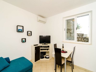 Apartment Apartment Eulalija- One-Bedroom Apartment with Terrace and Sea View - Features photo 7