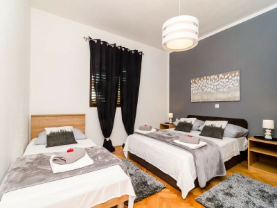 Apartment Apartment Eulalija- One-Bedroom Apartment with Terrace and Sea View - Features photo 13