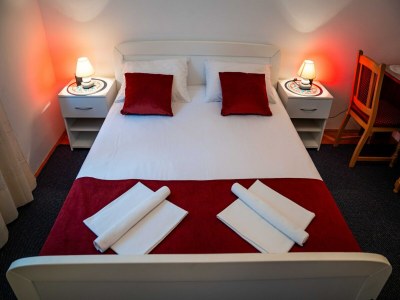 Apartment Guest House Cesic - Double Room No8 - Features photo 10