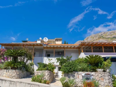 Apartment Apartments Djurkovic - One-Bedroom Apartment with Shared Terrace and Sea View in Mlini - Apartment