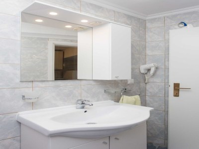 Apartment Apartments Djurkovic - One-Bedroom Apartment with Shared Terrace and Sea View - Features photo 16