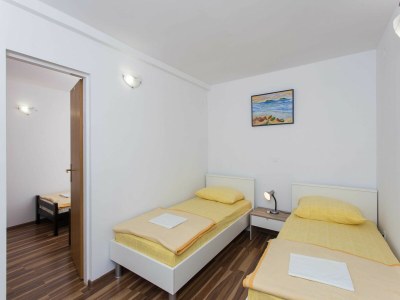 Apartment Apartments Djurkovic - Two-Bedroom Apartment with Shared Terrace and Sea View - Features photo 12
