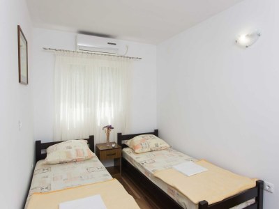 Apartment Apartments Djurkovic - Two-Bedroom Apartment with Shared Terrace and Sea View - Features photo 14