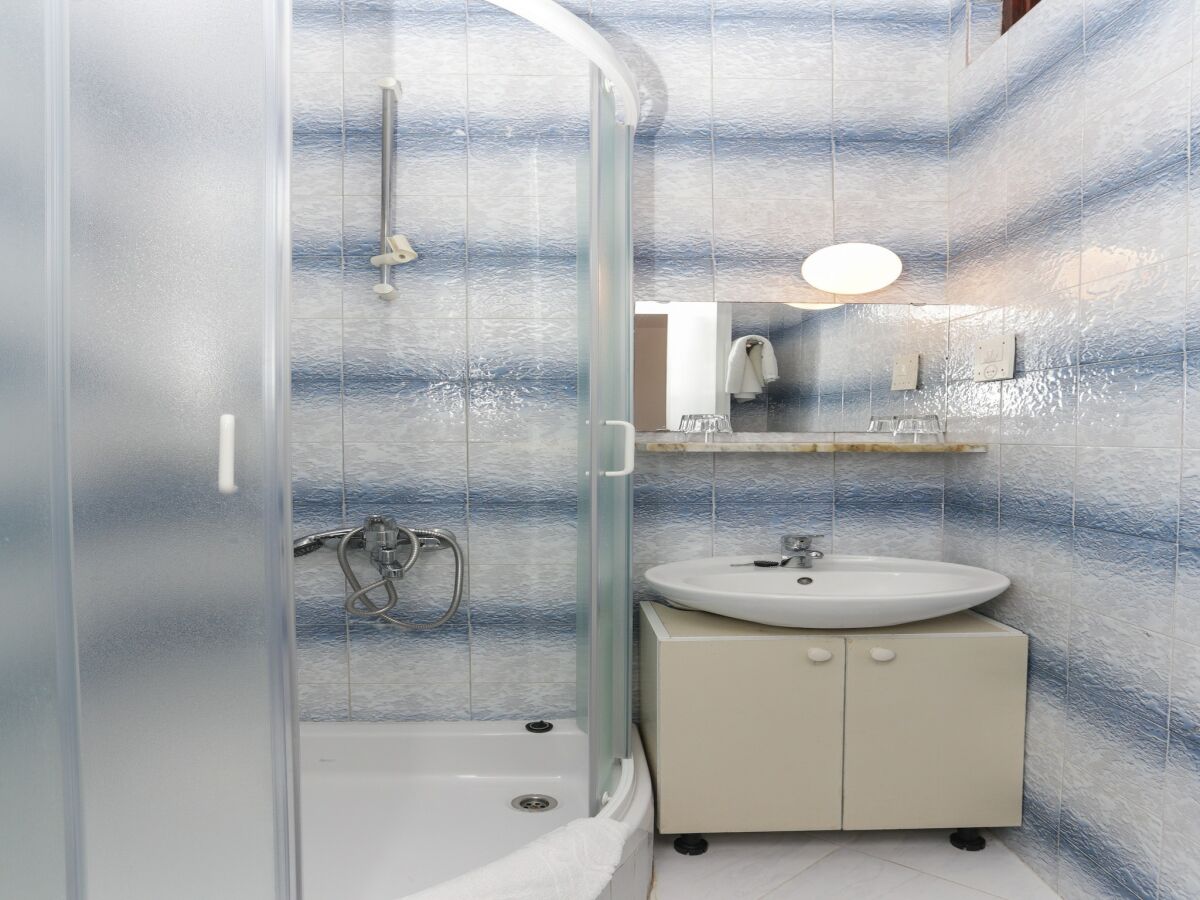 Apartment Lapad View Apartments - Studio Apartment with Balcony and Sea View - Features photo 3