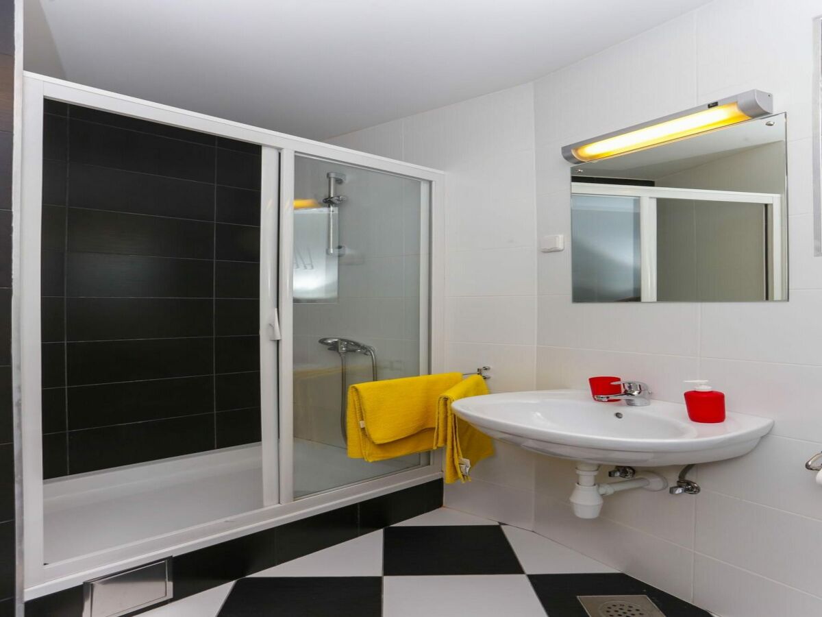 Apartment Apartments Sisic - One Bedroom Apartment with Terrace - Features photo 3