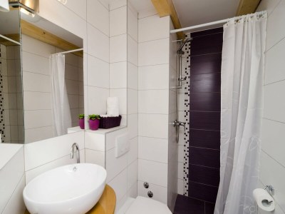 Apartment Lavender Garden Apartments - Studio Apartment (Ground floor) - APT 1 - Features photo 7