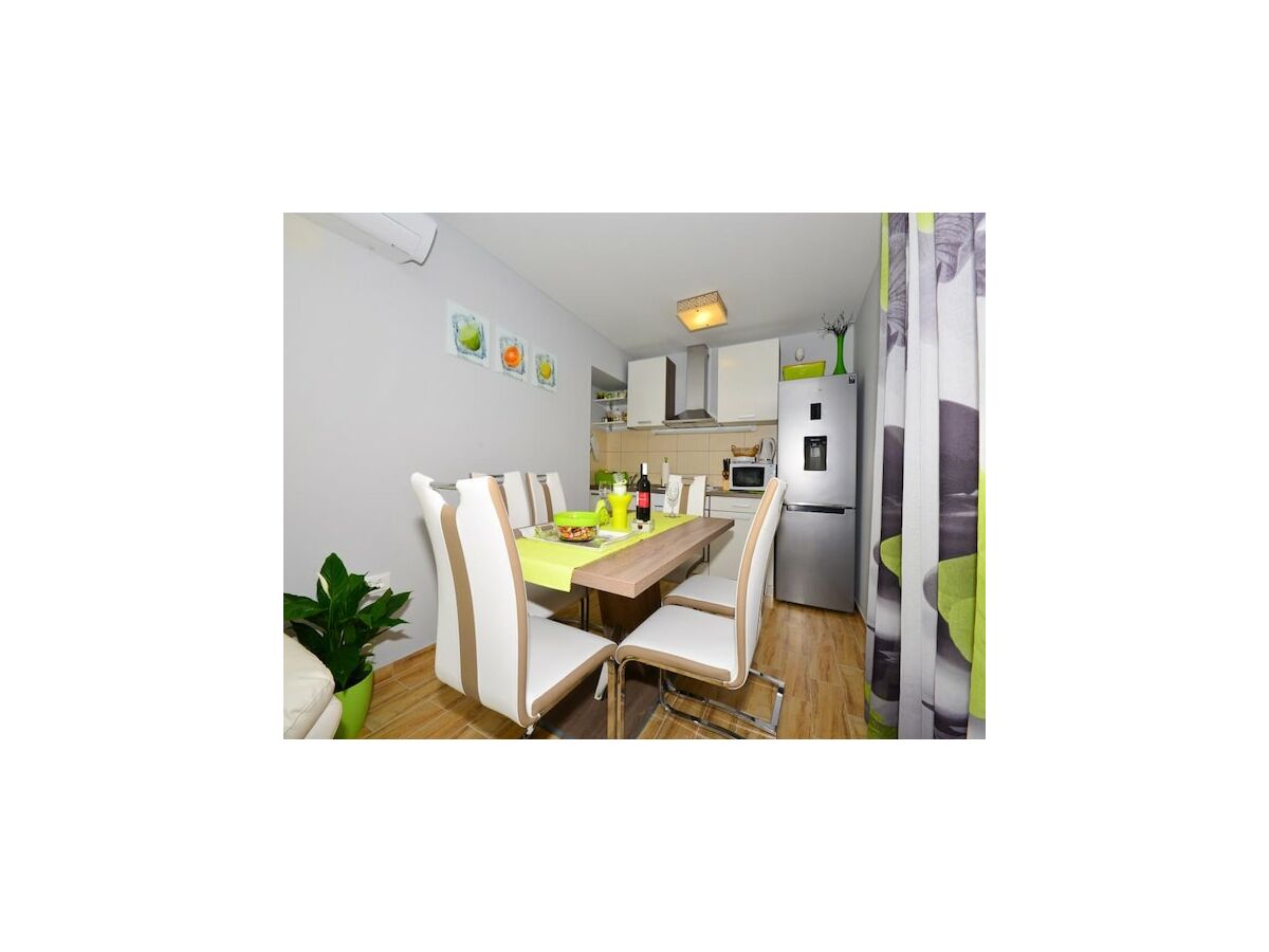 Holiday house Holiday Home Belmondo- Three Bedroom Home with Terrace and Private Pool (A6) - Features photo 5