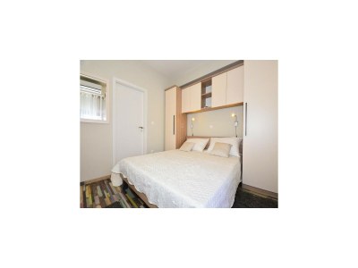 Holiday house Holiday Home Belmondo- Three Bedroom Home with Terrace and Private Pool (A6) - Features photo 4