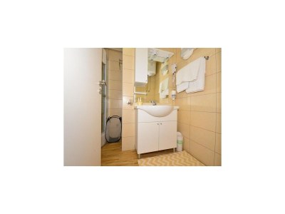 Holiday house Holiday Home Belmondo- Three Bedroom Home with Terrace and Private Pool (A6) - Features photo 9