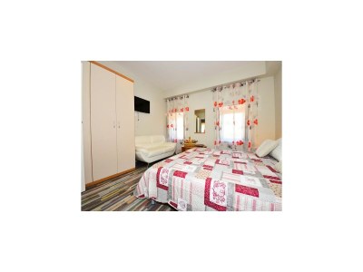 Holiday house Holiday Home Belmondo- Three Bedroom Home with Terrace and Private Pool (A6) - Features photo 10