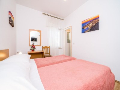 Apartment Guest House Villa Nina- Double Room with Garden View (S3 -Supetar) - Features photo 6