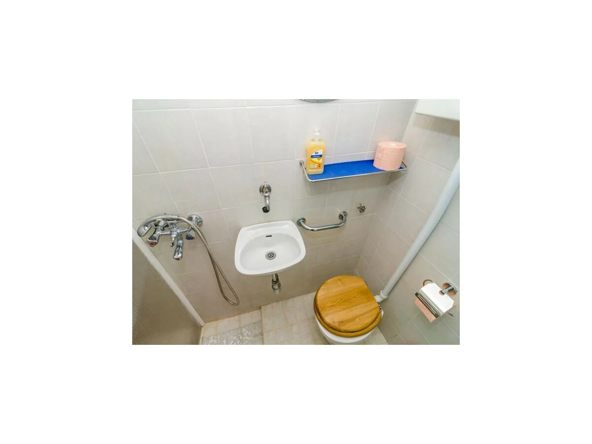 Apartment Rooms Jozomare - Twin Room with Shared Bathroom (Second floor) - Features photo 3