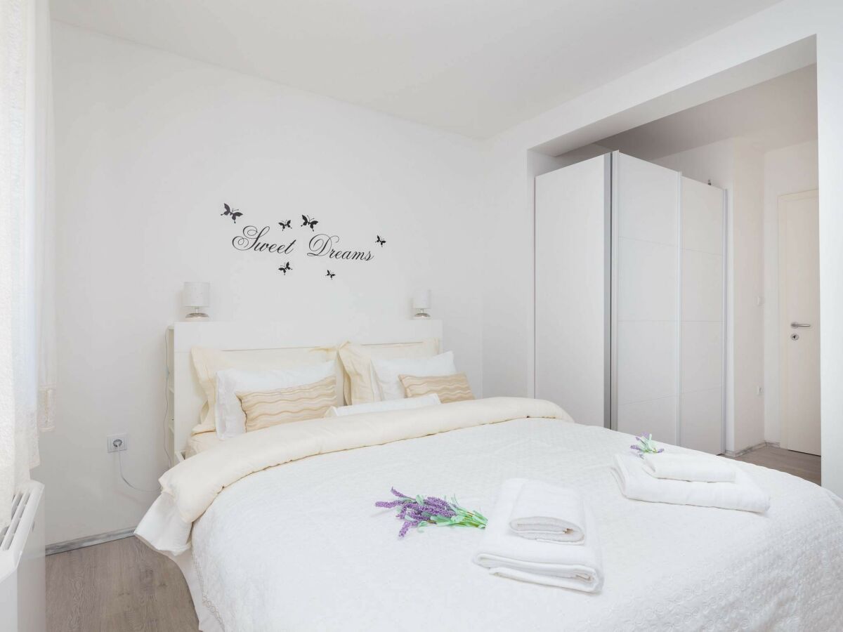 Apartment Apartment Lana - Superior Two-Bedroom Apartment with Terrace (A1) (ST) - Features photo 5