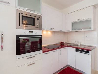 Apartment Apartment Lana - Superior Two-Bedroom Apartment with Terrace (A1) (ST) - Features photo 8