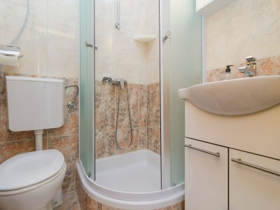 Apartment Apartments &amp; Rooms Barišić - Double Room with Balcony and Garden View (First floor-Soba 8) in Kupari - Apartment