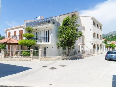 Apartment Apartments &amp; Rooms Barišić - Double Room with Balcony and Garden View (First floor-Soba 8) - Outdoor photo 8