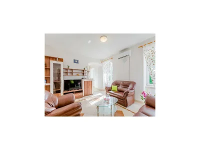 Apartment Apartment Magdalena - Three Bedroom Apartment - Features photo 8