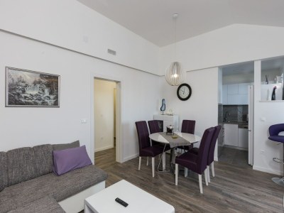 Apartment Apartment H&D - Two Bedroom Apartment with Balcony and Sea View - Features photo 9