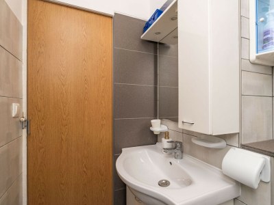 Apartment Apartment Lolo - Two Bedroom Apartment with Loggia and Street View - Features photo 23