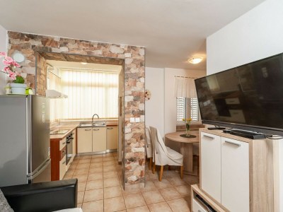 Apartment Apartment Lolo - Two Bedroom Apartment with Loggia and Street View - Features photo 27