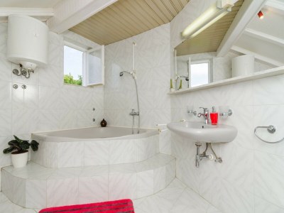 Apartment Apartment Emma - Two Bedroom Apartment with Balcony and Sea View - Features photo 9