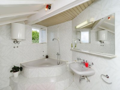 Apartment Apartment Emma - Two Bedroom Apartment with Balcony and Sea View - Features photo 24