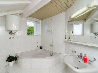 Apartment Apartment Emma - Two Bedroom Apartment with Balcony and Sea View - Features photo 26