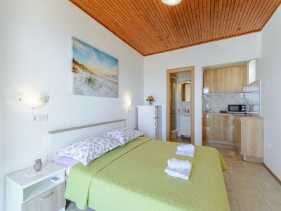 Apartment Rooms Sani - Double Room with Terrace and Sea View (S1) - Features photo 6
