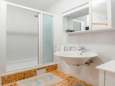 Apartment Apartments Villa Kameja - One Bedroom Apartment with Balcony and Sea View (Plavi) - Features photo 3