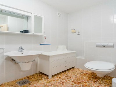 Apartment Apartments Villa Kameja - One Bedroom Apartment with Balcony and Sea View (Plavi) - Features photo 6