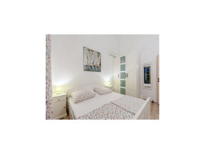 Apartment Apartments Villa Kameja - Two Bedroom Apartment with Terrace and Sea View (Crni) - Features photo 10