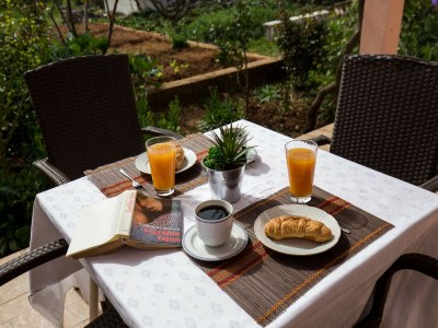 Apartment Apartment Ani - Two Bedroom Apartment with Terrace and Garden View in Doli - Apartment