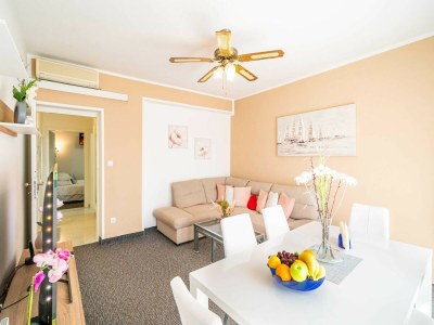 Apartment Apartments Blažević - Comfort Two Bedroom Apt with Hot Tub and Sea View - Features photo 3