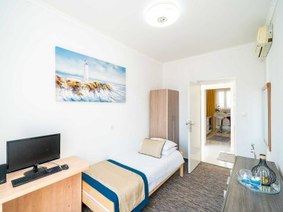 Apartment Apartments Blažević - Comfort Two Bedroom Apt with Hot Tub and Sea View - Features photo 6