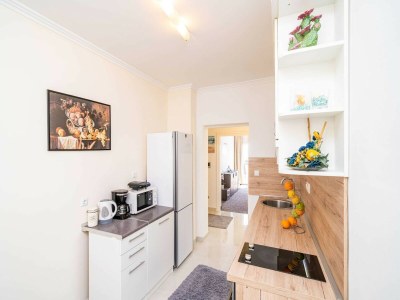 Apartment Apartments Blažević - Comfort Two Bedroom Apt with Hot Tub and Sea View - Features photo 17