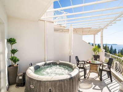 Apartment Apartments Blažević - Comfort Two Bedroom Apt with Hot Tub and Sea View - Outdoor photo 23