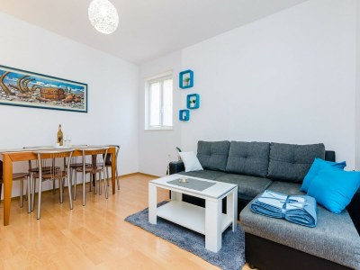 Apartment Apartment Antej - One Bedroom Apartment with Terrace and City View - Features photo 9