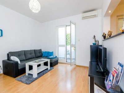 Apartment Apartment Antej - One Bedroom Apartment with Terrace and City View - Features photo 13