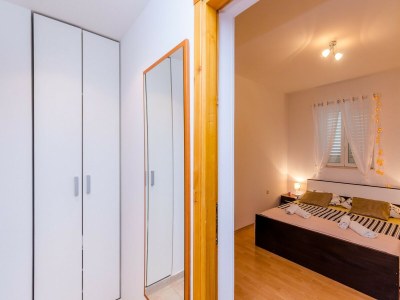 Apartment Apartment Antej - One Bedroom Apartment with Terrace and City View - Features photo 21