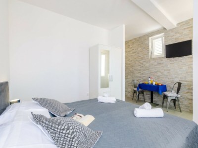 Apartment Miracle Apartments - Comfort Studio Apartment with Terrace and City View - Features photo 23