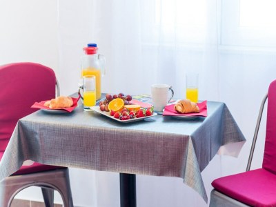 Apartment Miracle Apartments - Studio Apartment with Terrace and City View - Features photo 7