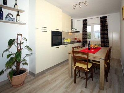 Apartment Apartment Milenka - Four Bedroom Apartment with Terrace - Features photo 17