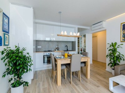 Apartment Apartments Lazarin - Two Bedroom Apartment with Balcony and Sea View (1 Veliki) - Features photo 6