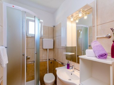 Apartment Apartment & Rooms Maždin - Triple Room with Balcony and Sea View ( Soba More ) - Features photo 18