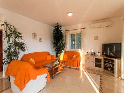 Apartment Bodul Vacation Apartment - Two Bedroom Apartment with Terrace and Sea View - Features photo 9