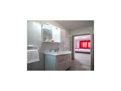 Apartment Apartments & Rooms Sunshine Home - Double Room ( Red ) - Features photo 6