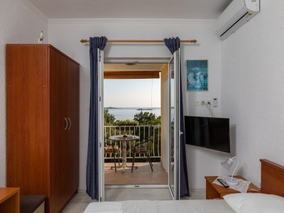 Apartment Apartments Belenum - One-Bedroom Apartment with Balcony and Sea View (no.3) - Features photo 13