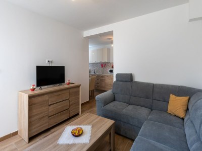 Apartment Apartment Nike - Two-Bedroom Apartment with Terrace - Features photo 10