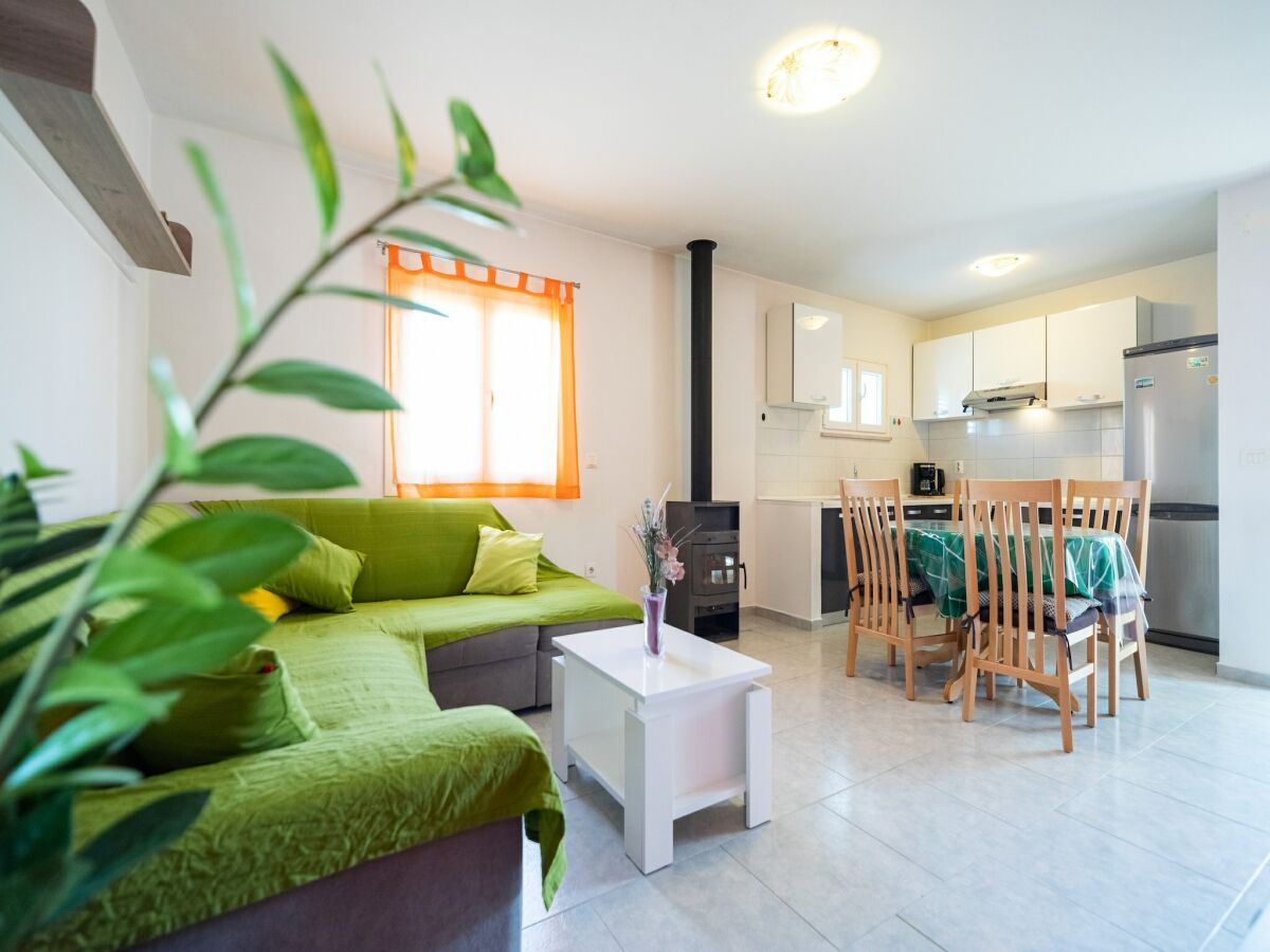 Holiday house Olive's Garden House - Three Bedroom Holiday Home with Terrace and Sea View