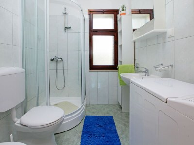 Holiday house Olive's Garden House - Three Bedroom Holiday Home with Terrace and Sea View - Features photo 5